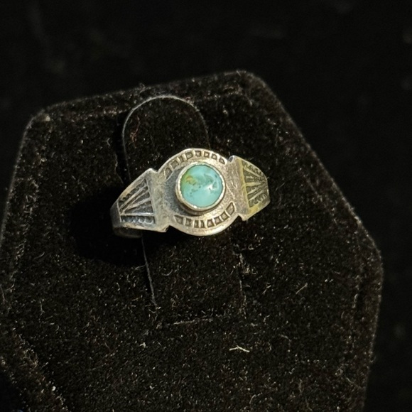 Vintage Jewelry - Vintage Native American Turquoise Sterling Silver Ring